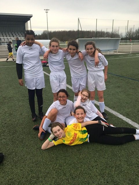 Les filles championnes départementales de FOOTBALL